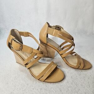 BETTYE MULLER Brown Sz 8 M Tan Leather Wood Heel Sandal Strappy Buckle